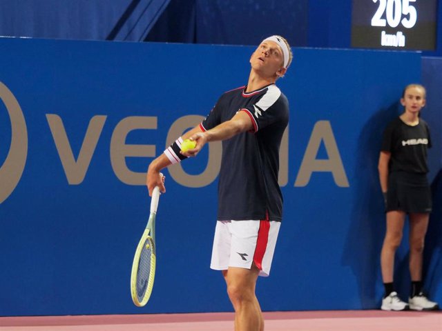 Archivo - El tenista español Alejandro Davidovich, durante un partido.