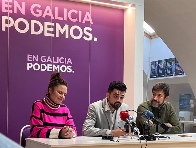 Archivo - El coordinador de Podemos Galicia, Borja San Ramón, junto al diputado Antón Gómez-Reino y Verónica Hermida, tras ser elegidos en primarias de la formación morada.