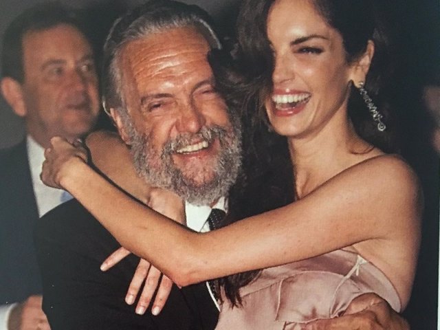 Eugenia Silva junto a su padre