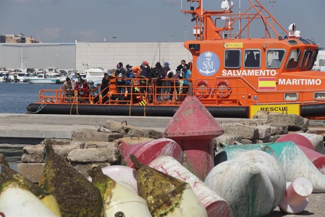 Archivo - Imagen de archivo de un rescate de Salvamento Marítimo