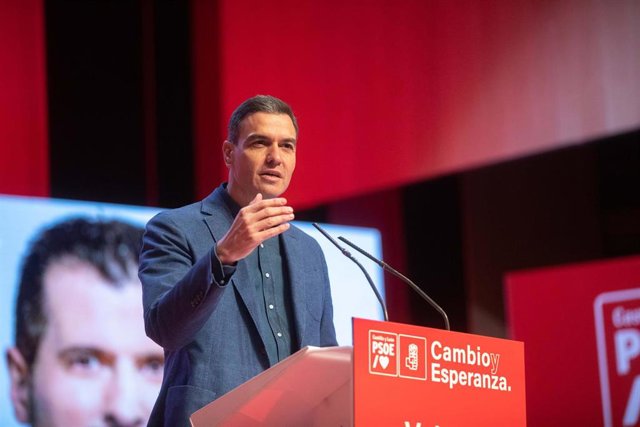 Archivo - El presidente del Gobierno y secretario general del PSOE, Pedro Sánchez, en un acto de la campaña electoral del PSOE en Zamora, a 29 de enero de 2022.  