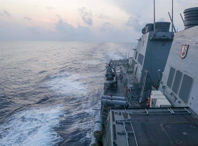 El destructor de misiles guiados USS Milius estadounidense en el mar de China meridional