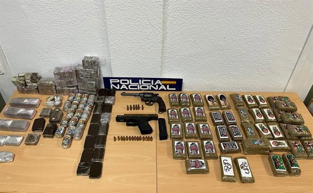 Droga, armas y efectos intervenidos a la organización que actuaba en el Campo de Gibraltar.