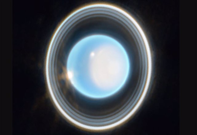 Esta imagen ampliada de Urano, capturada por la cámara de infrarrojo cercano de Webb (NIRCam) el 6 de febrero de 2023, revela impresionantes vistas de los anillos del planeta.