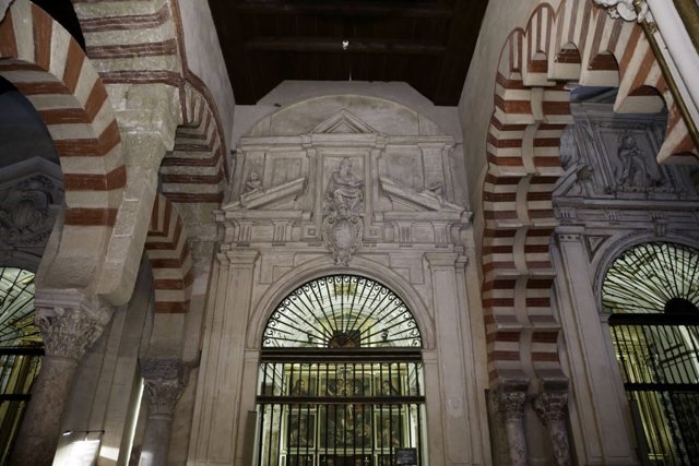 Imagen exterior de la Capilla de San Miguel en la Mezquita-Catedral de Córdoba.