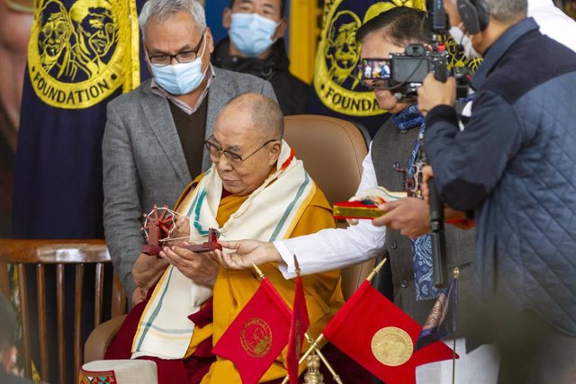 Archivo - El Dalai Lama recibe un reconocimiento en India