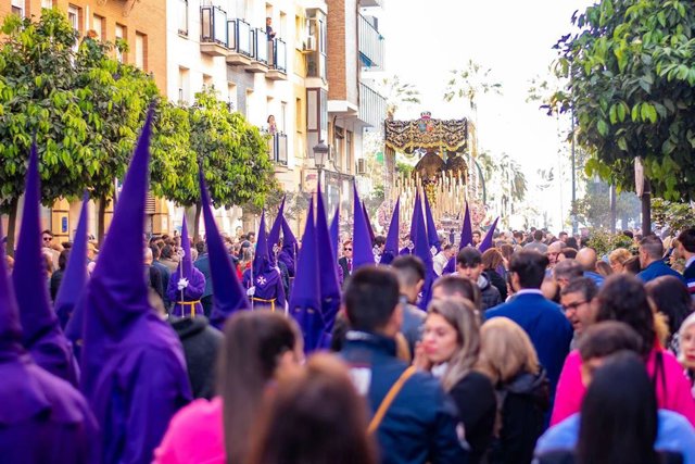 Ambiente en la Semana Santa de Huelva.