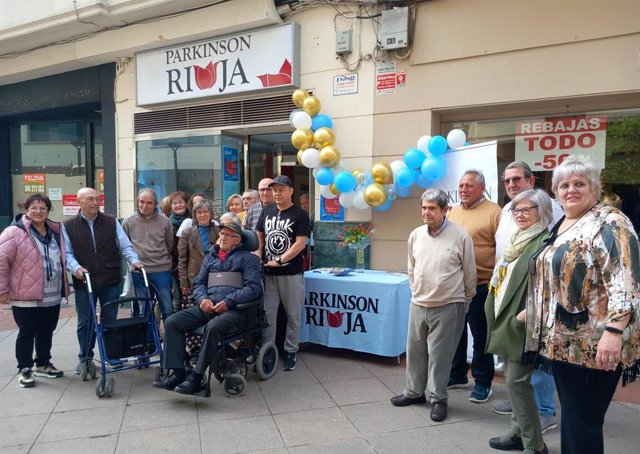 La Asociación Párkinson Rioja ha salido este martes a la calle para celebrar su Día Internacional