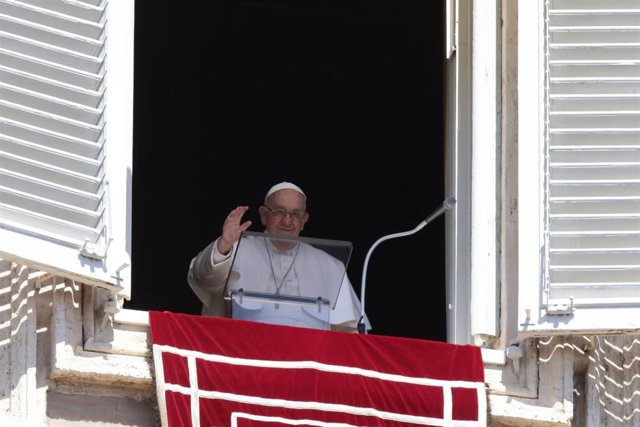 El Papa en el rezo del Regina Coeli