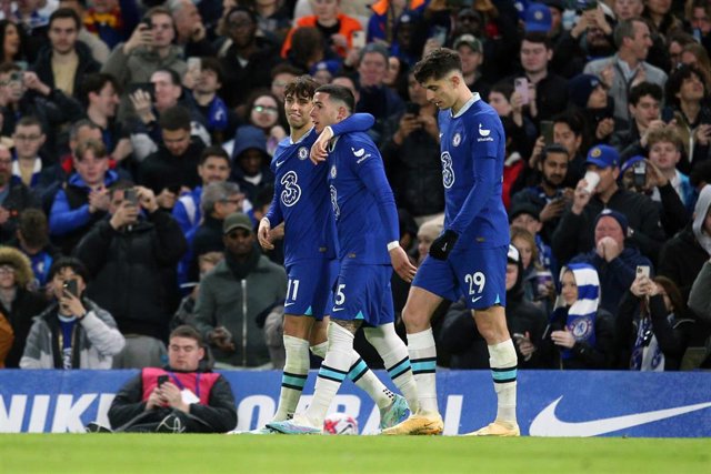 Joao Felix celebra un gol del Chelsea junto a Enzo Fernández y Kai Havertz