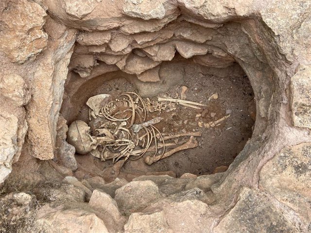 Archivo - Restos de huesos arqueológicos del Yacimiento de la Motilla del Azuer