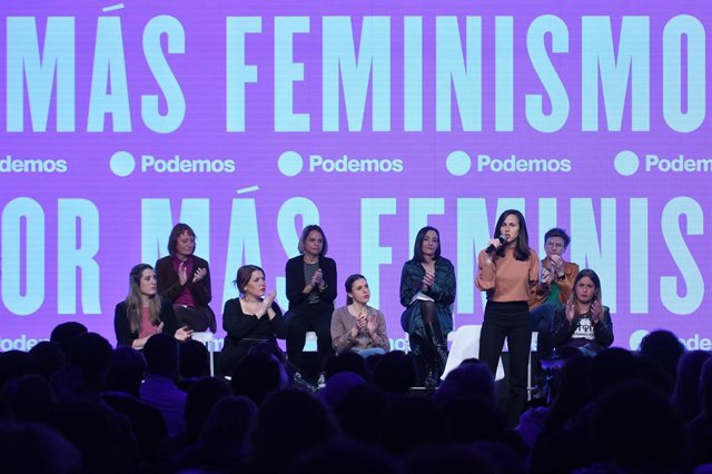 Archivo - La ministra de Derechos Sociales y Agenda 2030, Ione Belarra, interviene en el encuentro feminista 'La fuerza que transforma',