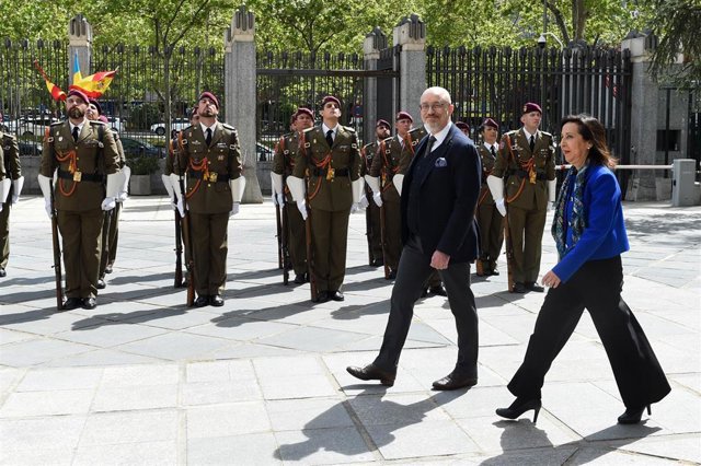 El ministro de Defensa ucraniano, Oleksii Reznikov y la ministra de Defensa, Margarita Robles, a su llegada al Ministerio de Defensa