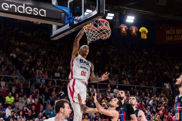 Archivo - Devin Robinson of Baxi Manresa in action during the ACB Liga Endesa match between FC Barcelona and Baxi Manresa  at Palau Blaugrana on March 12, 2023 in Badalona, Spain.