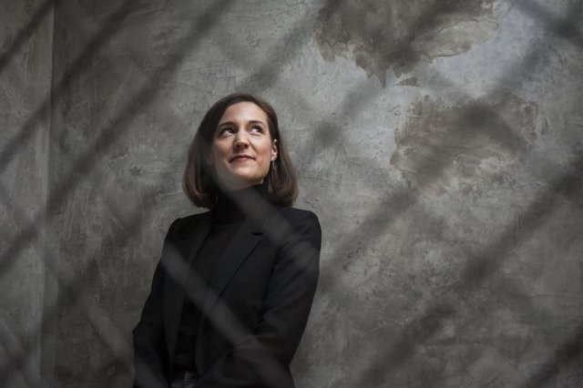 Archivo - La directora de cine y nominada de los XV Premis Gaudí Carla Simón posa en la Antigua Fábrica Damm, a 11 de enero de 2023, en Barcelona, Catalunya (España).