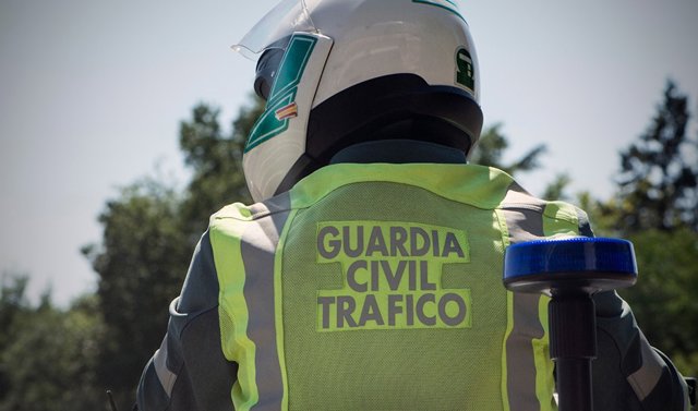 Archivo - Agente de la Guardia Civil de Tráfico. 