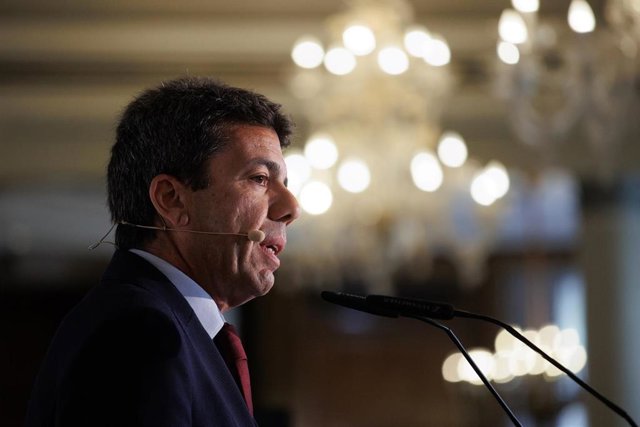 Feijóo asiste a un encuentro de ‘El Mundo’ protagonizado por Carlos Mazón