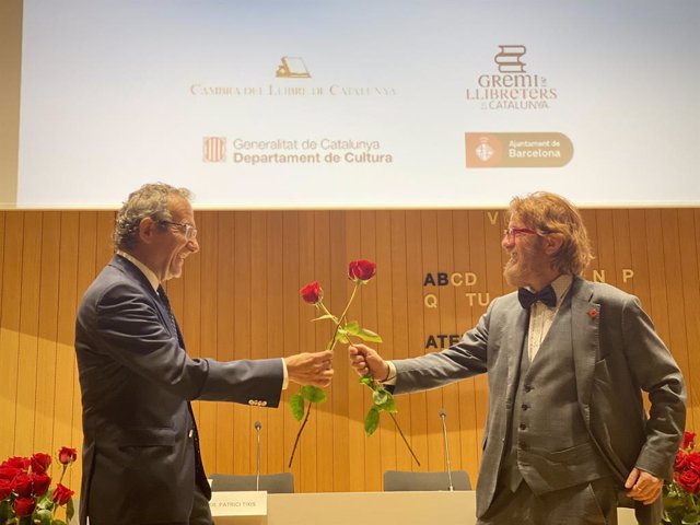 El president de la Cambra del Llibre de Catalunya, Patrici Tixis, i el president del Gremi de Llibreters, Èric del Arco