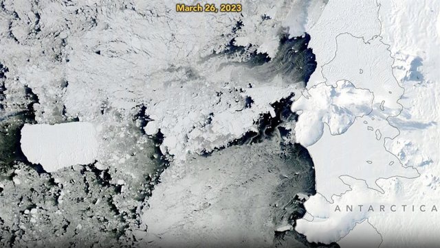 Un longevo iceberg antártico se dirige a mar abierto