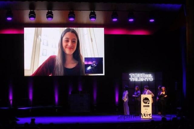 La violinista granadina María Dueñas, Premio Princesa de Girona Artes y Letras 2023, en el Tour del Talento 2023 en Córdoba.