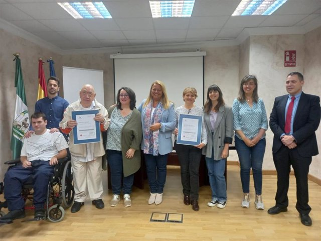 Entrega de las certificaciones a Adacea y Aspace.