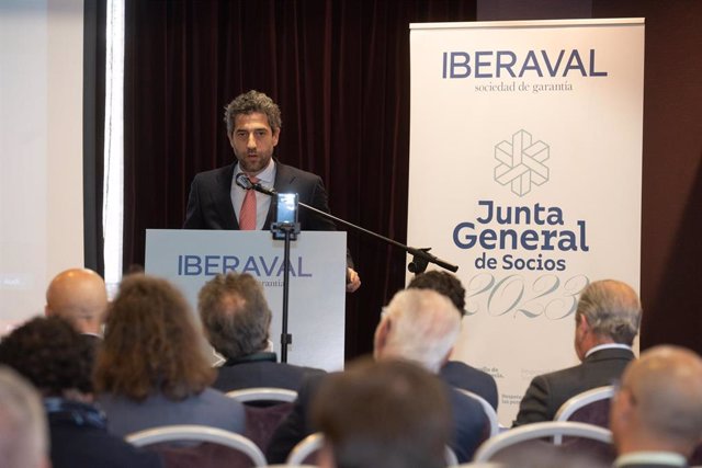 El presidente de Iberaval, César Pontvianne, durante su comparecencia ante los medios para haber balance de la actividad de la SGR en 2022.