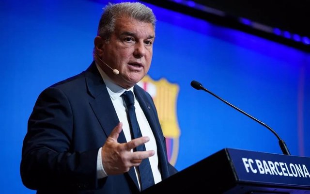 Archivo - El presidente del FC Barcelona, Joan Laporta, en rueda de prensa