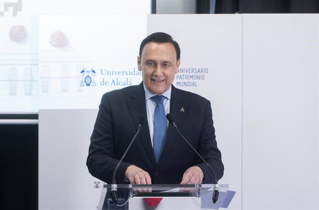 El consejero de Universidad, Investigación e Innovación de la Junta de Andalucía, José Carlos Gómez Villamandos, durante su intervención en el Desayuno informativo organizado por la Universidad Alcalá de Henares.