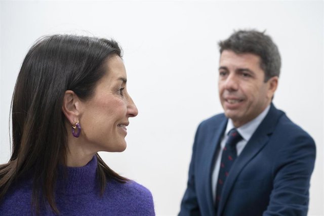 Archivo - El presidente del PPCV, Carlos Mazón, y la síndica de Ciudadanos en Les Corts, Ruth Merino, se reúnen en la sede del PP