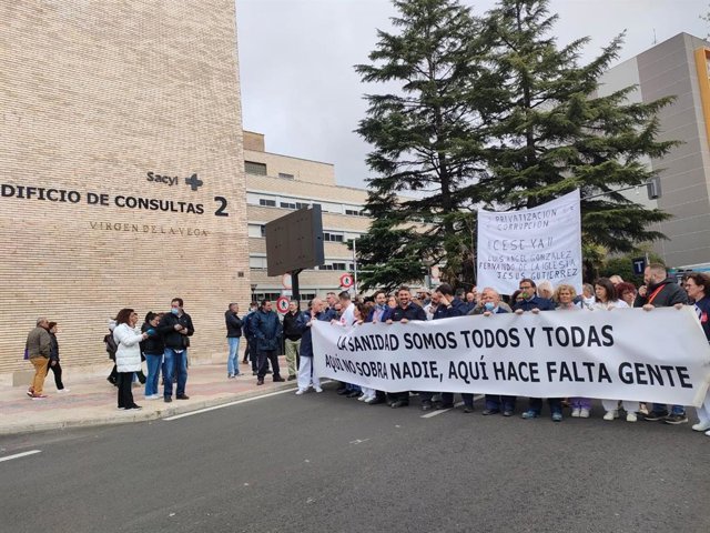 Manifestantes al inicio de la marcha en Salamanca