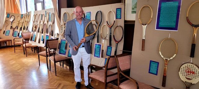 El educador aragonés Juan Antonio Burges, impulsor del I Congreso Internacional Asociación de Coleccionistas de Tenis de España