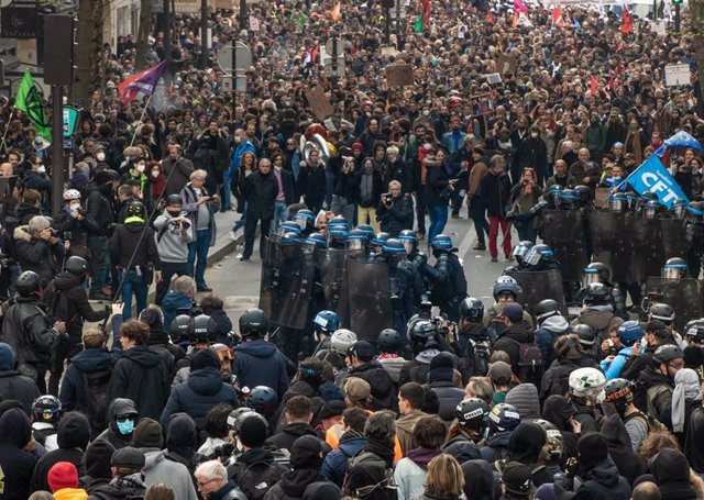 Protestas en París contra la reforma de las pensiones impulsada por el Gobierno
