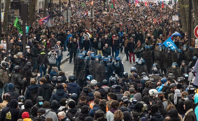 Protestes a París contra la reforma de les pensions