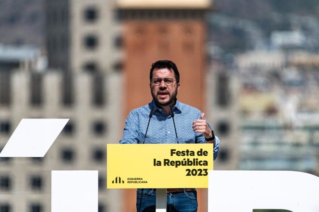 El president de la Generalitat de Catalunya, Pere Aragonès, durant la seva intervenció a la 'Festa de la República' d'ERC a Barcelona