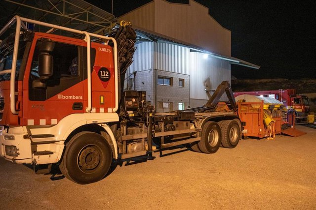 Centro de mando de Bombers de la Generalitat en Maials (Lleida) por el incendio declarado en Mequinenza (Zaragoza) y que se ha extendido a La Granja d'Escarp (Lleida, Cataluña, España) el 15 de abril de 2023