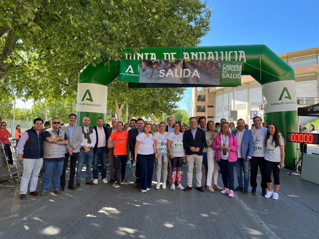 Catalina García aboga por mantener hábitos de vida saludables en la XXV Carrera Popular por la Salud de Jaén