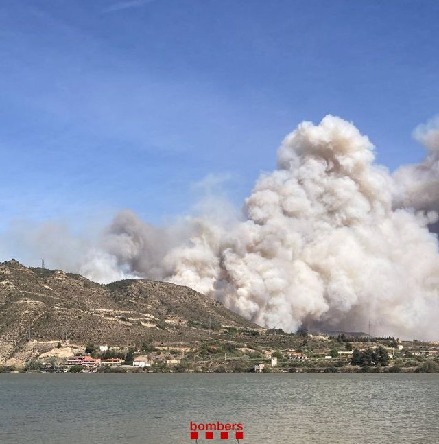 El incendio de La Granja d'Escarp (Lleida) y Mequinenza (Zaragoza) afecta a más de 120 hectáreas