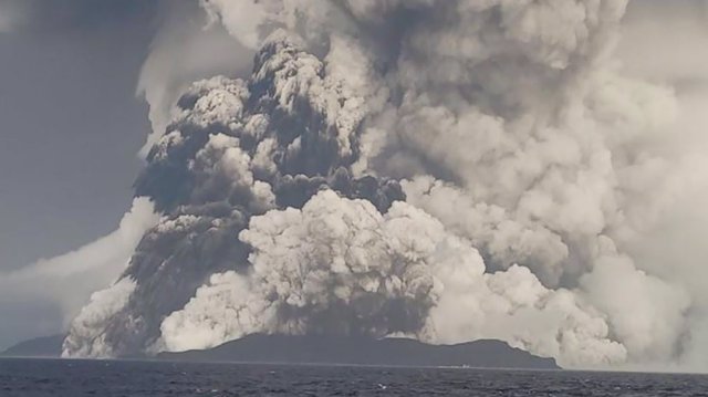 Erupción del volcán de Tonga