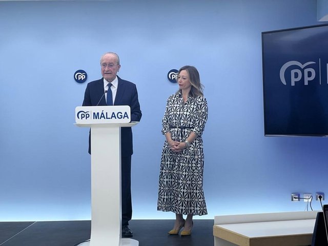 De la Torre y Navarro en rueda de prensa