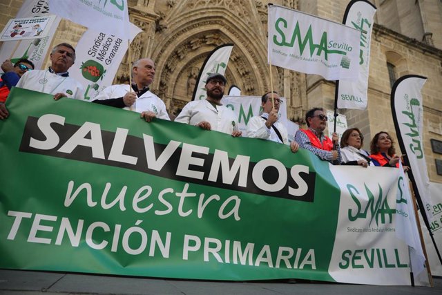 Imagen de la protesta del SMA en Sevilla por la situación de la atención primaria en Andalucía.