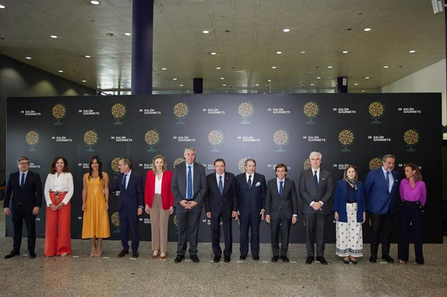 Foto familia inauguración del Salón Gourmets que tiene a la Comunidad de Madrid como CCAA invitada