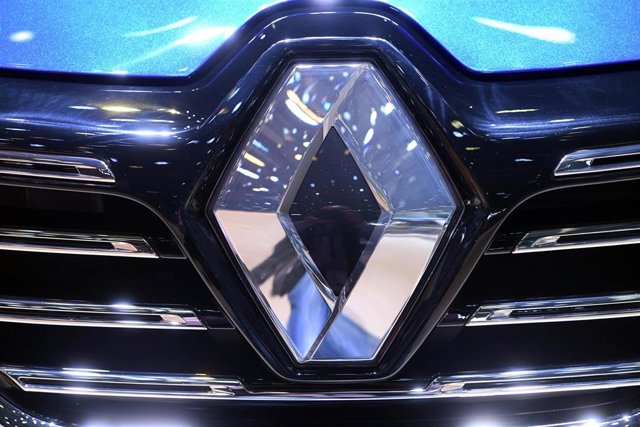 Archivo - FILED - 06 March 2019, Switzerland, Geneva: A Renault logo at the Geneva Motor Show. Photo: Uli Deck/Deutsche Presse-Agentur GmbH/dpa