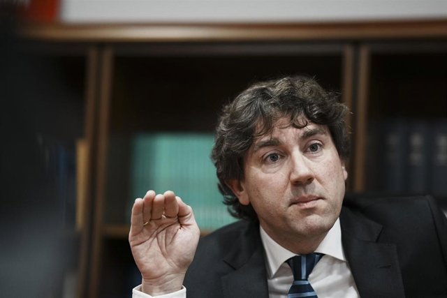 Archivo - El secretario general del PSE-EE, Eneko Andueza, durante una entrevista para Europa Press en la sede del Partido Socialista de Euskadi, a 24 de febrero de 2023, en Bilbao, Vizcaya, País Vasco (España). Tras las elecciones municipales de 2008, se