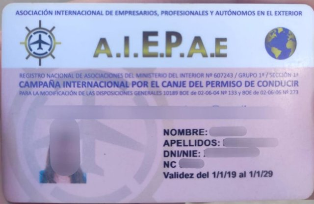 Carnet falso exhibido por una conductora en Algeciras.