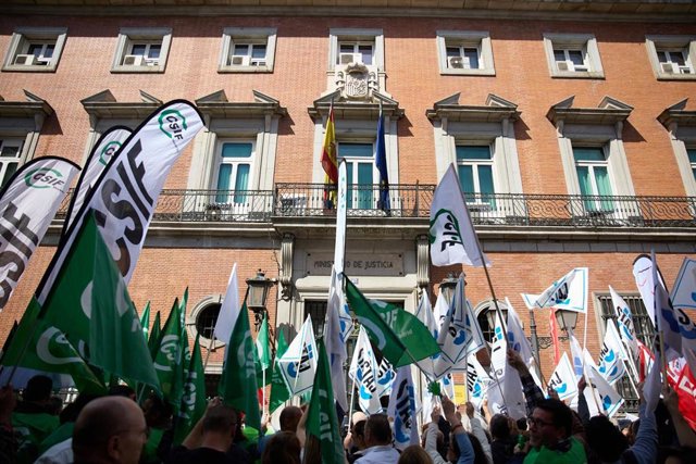 Concentración de delegados y delegadas sindicales de la Administración de Justicia.
