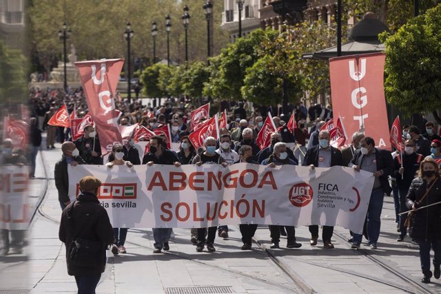 Archivo - Manifestación de los trabajadores de Abengoa para reclamar el mantenimiento del empleo. En Sevilla, (Andalucía, España), a 19 de marzo de 2021.