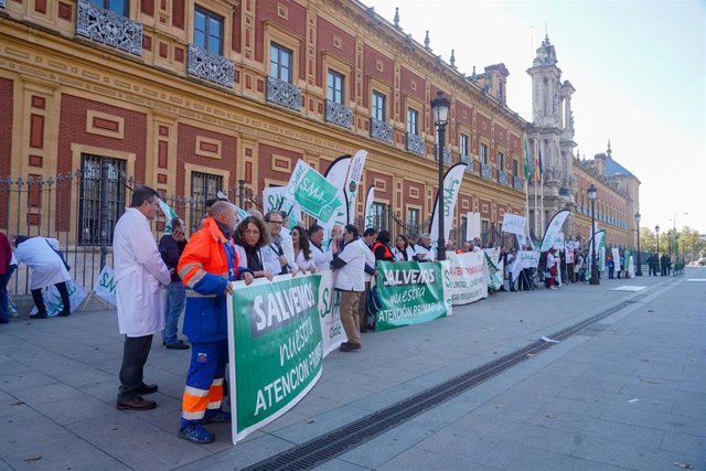Archivo - Este miércoles los facultativos se concentrarán de 11,30 a 12,00 horas en Sevilla ante el Palacio de San Telmo, en Córdoba ante el Centro de Salud Fuensanta y en Granada ante la Delegación del Gobierno de la Junta de Andalucía. 