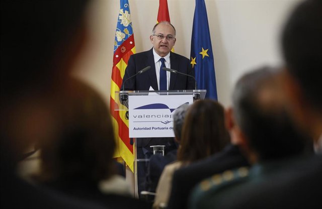 El presidente de la Autoridad Portuaria de Valencia, Joan Calabuig, toma posesión de su cargo en el edificio del Reloj del Puerto de Valencia, a 18 de abril de 2023, en Valencia, Comunidad Valenciana (España). 