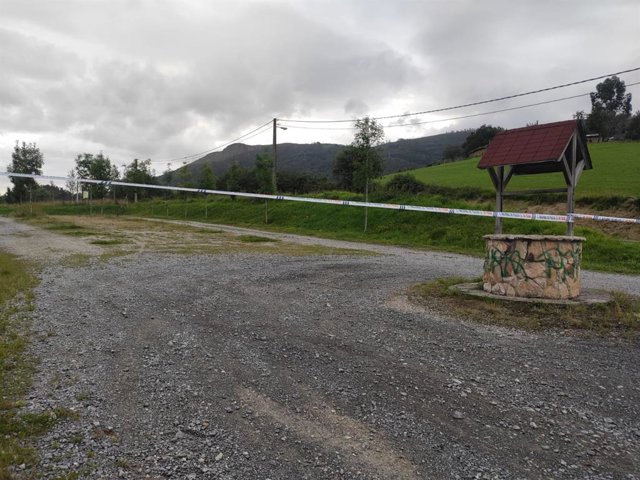 Archivo - Explanada del pozo de San Lázaro de Paniceres, en el barrio de La Florida, donde se produjo el tiroteo de la Policía Local al vehículo en el que se encontraban dos estudiantes de medicina.