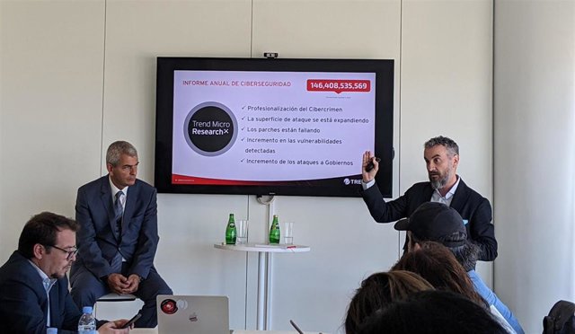 El director general de Trend Micro Iberia, José Battat, y el director de estrategia de seguridad de la compañía, Raúl Guillén, en un encuentro con periodistas al qaue ha asistido Europa Press en Madrid.